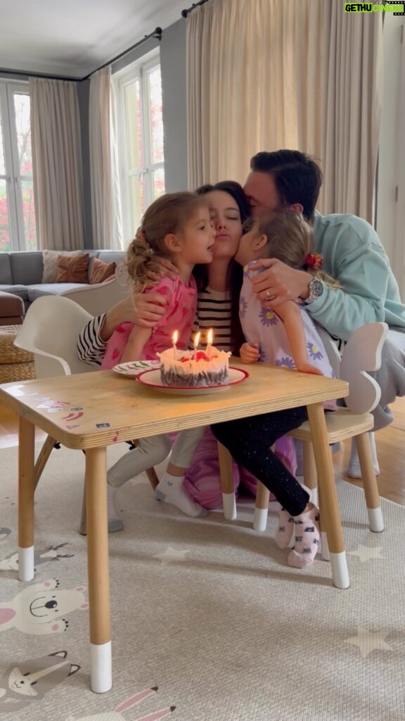 Pelin Akil Instagram - Günün en anlamlı hediyesi kızlardan geldi (doğum günü sabahı ilk kez “ANNE” yazdılar