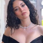 Pelin Akil Instagram - Dün harika bi geceydi, beni dün gece Elle Award’s a hazırlayan beni benden daha çok düşünen tüm arkadaşlarım hepinizi çok seviyorum. Uzun eteğim nasıl da birdenbire party kıyafetine dönüştü bknz son fotoğrafa 😉❤️