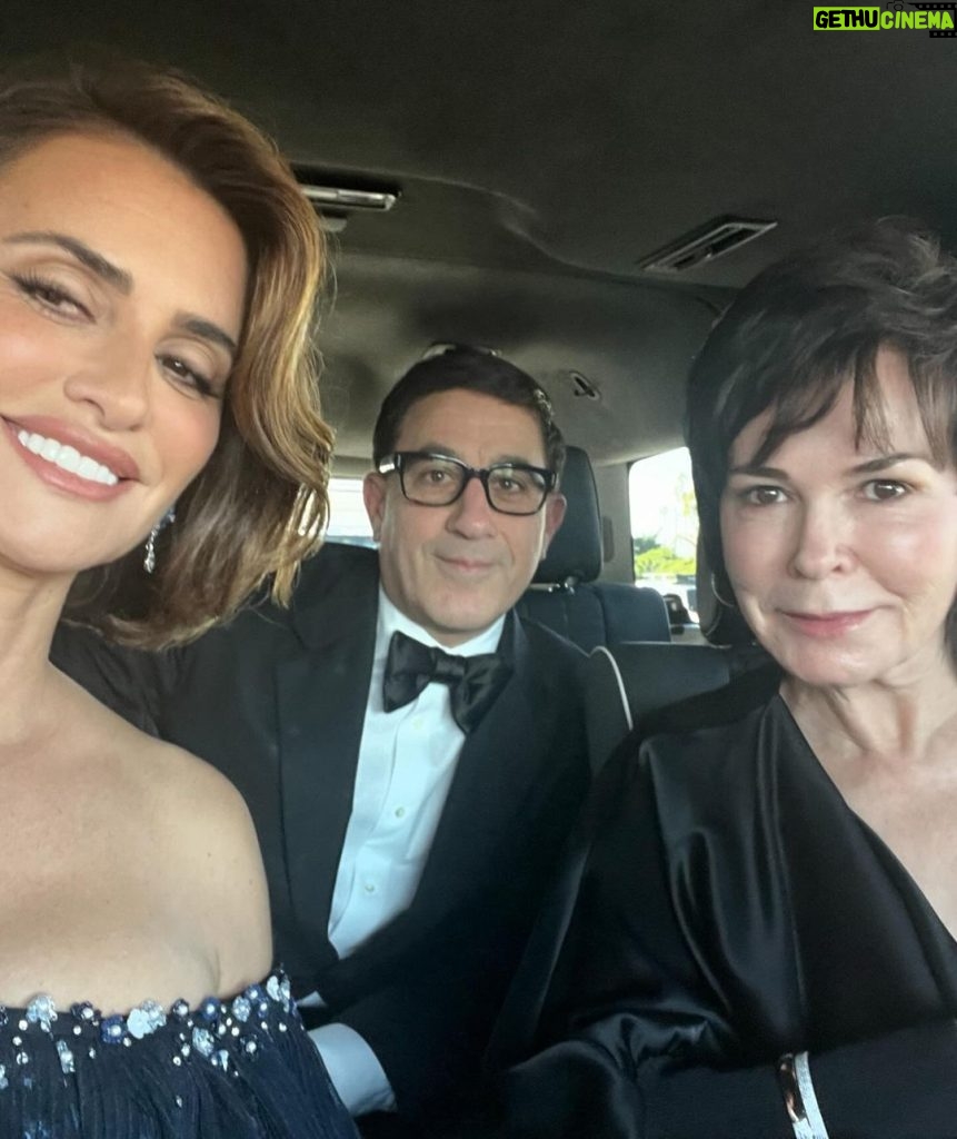 Penélope Cruz Instagram - Saturday night at the SAG awards. So grateful for my FERRARI nomination 💕Thank you!! And congratulations to all the winners and nominees! @sagaftrafound @sagawards @chanelofficial @pabloidbeauty @maryphillips