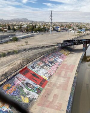 Penn Badgley Instagram - That is the US-Mexico border. ‪I’m gonna try something this week, stay posted.

As part of a delegation, I was able to meet people in shelters on both sides, El Paso & Ciudad Juárez. In a detention center housing nearly 1,000 men, spoke w/ immigrants & guards.‬ ‪The situation is hard to witness, hard to describe. I’d like to try, and to invite conversation.‬ See my Twitter, too. Stay posted, ask questions.