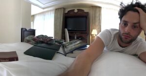 Penn Badgley Instagram - A few hours in a hotel room before continuing the press tour for my new show. I’ll be posting more today about @youonlifetime, which airs tonight 9/9 at 10pm.