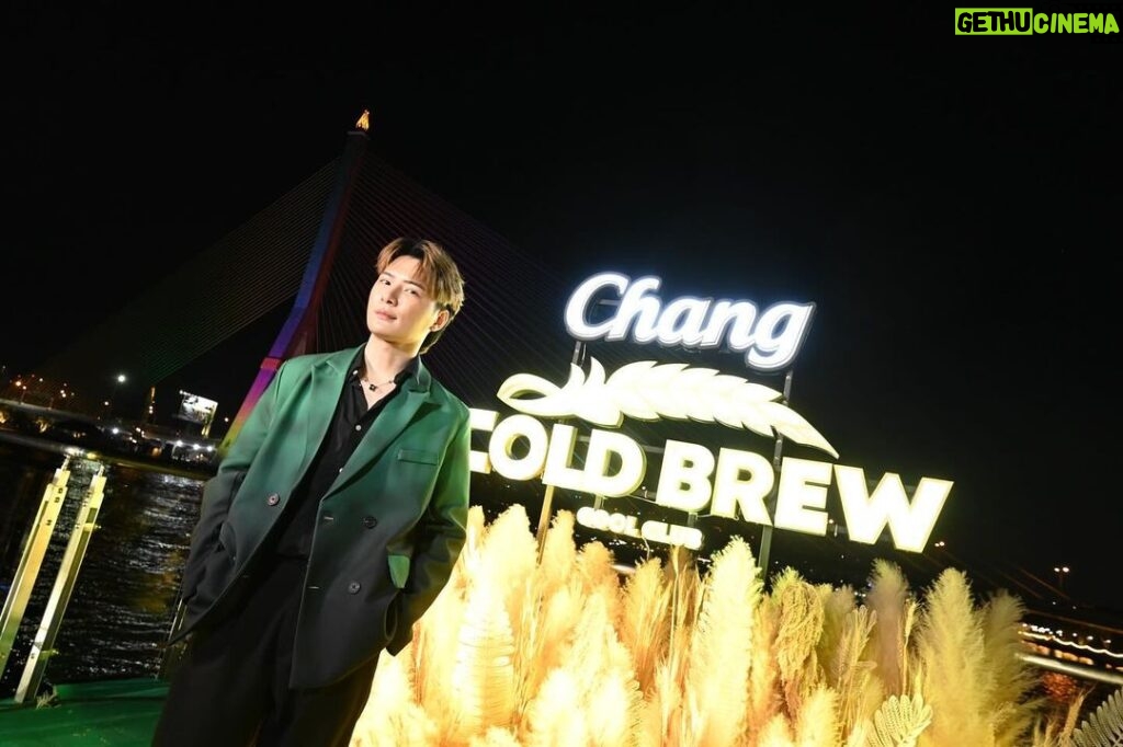 Perawat Sangpotirat Instagram - สมการรอคอยกับการเปิดประสบการณ์ความชิลเหนือระดับ Chang Cold Brew Cool Club “The New Experience of Chill” ล่องเรือหรู Saffron Luxurious Cruise พร้อมดินเนอร์สุดพิเศษจากร้าน Flat marble และ Vantage point และปิดด้วย Exclusive party กับศิลปินบนเวที 360 องศา ที่ใจกลาง Monet & Friends Alive in Bangkok ชั้น 6 ICONSIAM ตั้งแต่วันที่ 12 - 24 ธันวาคมนี้เท่านั้น!! ใครอยากสัมผัสประสบการณ์ความชิลเหนือระดับเหมือนผม สามารถซื้อบัตรได้แล้วที่ FB: Chang Cold Brew Cool Club #ChangColdBrewCoolClub #TheNewExperienceOfChill