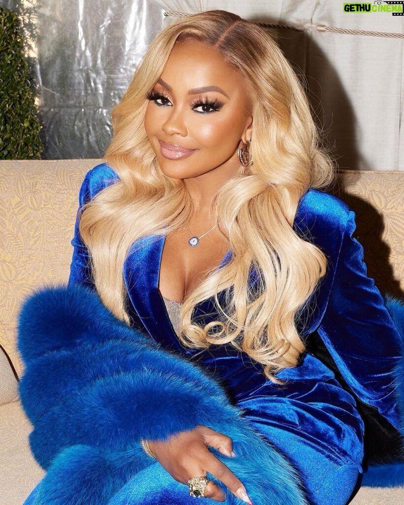 Phaedra Parks Instagram - She’s a breakout girl! 💕😘 Thanks for all the tremendous support & my new #TraitorsUS @thetraitors.us family! THANK YOU @time @gq @blackenterprise @rollingstone @blackgirlsrock for all the amazing articles and mentions. Go check out the full articles! More to comeeee. 💇🏽‍♀️: @tb_hairstylist @kendrasboutique 🎨: @makeupbylatisha 🥋: @fiskanistyle @theivyshowroom #grateful #booked & very #busy #highlyfavored New York, New York