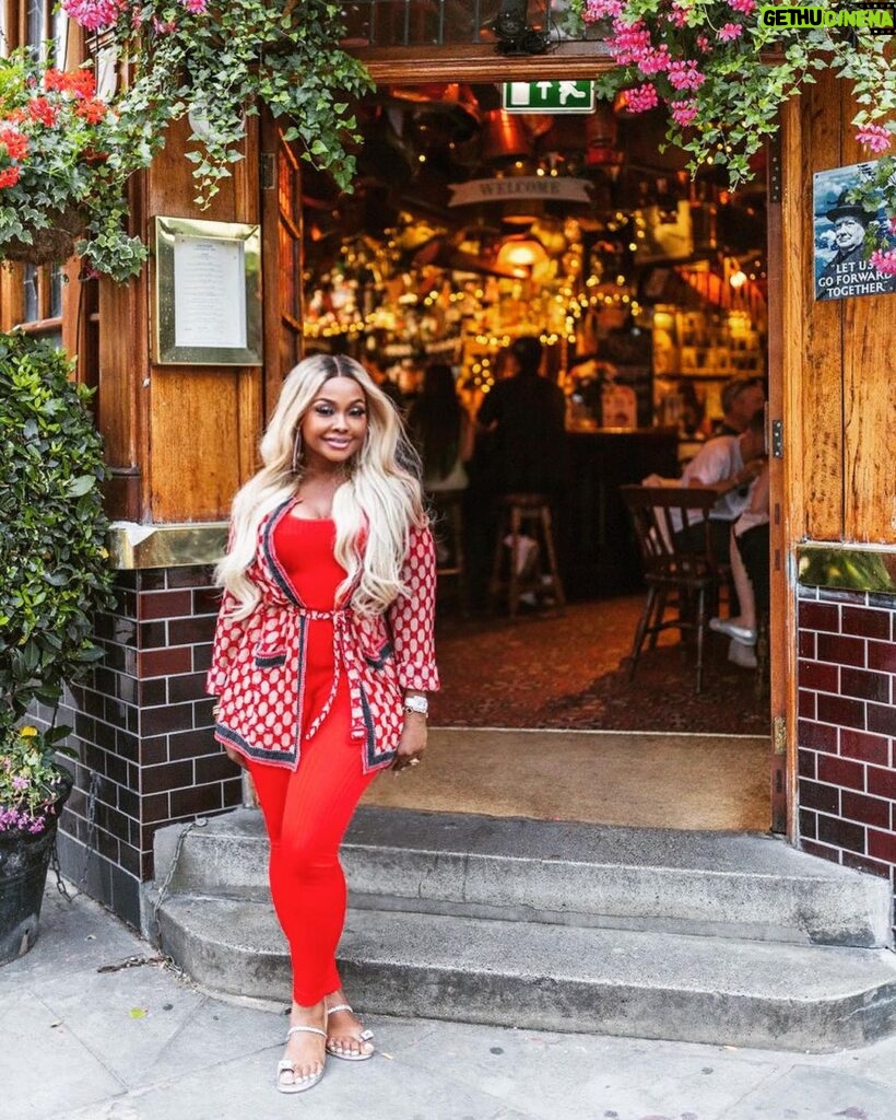 Phaedra Parks Instagram - Live. Love. London. 🇬🇧 📸: @jamesnorthway Churchill Arms Kensington