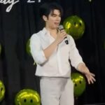 Phakphum Romsaithong Instagram - ,,, 😁ขอบคุณทุกคำอวยพร ทุกช่องทางใน Social Media ที่โทรมา และที่ได้เจอกัน ขอบคุณรอยยิ้มที่อบอุ่น การ์ดทุกใบ ของขวัญทุกชิ้น Projectทุกอัน ในโอกาส Birthday อายุครบ 32 ปี อาจจะมีตกหล่นตอบกลับไปอย่างไรถือโอกาสขอบคุณผ่านโพสต์นี้อีกทีนะครับ^^ ,,, ธรรมชาติ คือ การเติบโต เปลี่ยนแปลง หลายสิ่งผ่านเข้ามา หลากสิ่งหายจากไป เป็นเรื่องปกติ… แต่ทุกอย่างที่ผ่านเข้ามาให้เราได้สัมผัสร่วมทุกข์และสุข คือ ความทรงจำที่มีคุณค่าและเป็นประสบการณ์ที่ล้ำค่า… ขอบคุณธรรมชาติที่เป็นเช่นนี้:) ขอถือโอกาสนี้ขอบคุณทีมงานที่จัดงาน Birthday ขึ้น และขอบคุณทุกคนที่มางานวันเกิดที่จัด เมื่อวาน 06/01/24 และเพื่อนๆพี่ๆป้าๆน้าอาที่ส่งกำลังใจจากที่บ้านทีมหน้าจอมากๆเลยนะครับ ในโอกาสวันเกิด 05/01/24 ปกติที่ผ่านมาทุกปีจะถือโอกาสนี้เพื่อจัดงานให้ได้ทำบุญในวันเดียวกัน แต่ปีนี้ทีมงานขยับสเกลมาจัดในรูปแบบEventมากขึ้นเพื่อความสนุกคนของที่มา ถ้ามีผิดพลาดยังไงเราปรับปรุงแก้ไขแล้วสร้างความสุขด้วยกันไปเรื่อยๆนะครับ^^ สุดท้ายนี้ขอแคปคำอวยพรที่บอกไปใน VDO ว่า “ขอให้ทุกคนใจดีกับตัวของเราเอง และ ส่งต่อความใจดี ความน่ารักที่เราเป็นให้คนรอบตัว เพื่อน ครอบครัวและสังคม และมีรอยยิ้มที่สวยงามแบบนี้มากๆในทุกๆวันเลยนะครับ” ด้วยรัก Mile ตึกแดงวินเทจ จตุจักร