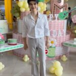 Phakphum Romsaithong Instagram - ,,, 😁ขอบคุณทุกคำอวยพร ทุกช่องทางใน Social Media ที่โทรมา และที่ได้เจอกัน ขอบคุณรอยยิ้มที่อบอุ่น การ์ดทุกใบ ของขวัญทุกชิ้น Projectทุกอัน ในโอกาส Birthday อายุครบ 32 ปี อาจจะมีตกหล่นตอบกลับไปอย่างไรถือโอกาสขอบคุณผ่านโพสต์นี้อีกทีนะครับ^^ ,,, ธรรมชาติ คือ การเติบโต เปลี่ยนแปลง หลายสิ่งผ่านเข้ามา หลากสิ่งหายจากไป เป็นเรื่องปกติ… แต่ทุกอย่างที่ผ่านเข้ามาให้เราได้สัมผัสร่วมทุกข์และสุข คือ ความทรงจำที่มีคุณค่าและเป็นประสบการณ์ที่ล้ำค่า… ขอบคุณธรรมชาติที่เป็นเช่นนี้:) ขอถือโอกาสนี้ขอบคุณทีมงานที่จัดงาน Birthday ขึ้น และขอบคุณทุกคนที่มางานวันเกิดที่จัด เมื่อวาน 06/01/24 และเพื่อนๆพี่ๆป้าๆน้าอาที่ส่งกำลังใจจากที่บ้านทีมหน้าจอมากๆเลยนะครับ ในโอกาสวันเกิด 05/01/24 ปกติที่ผ่านมาทุกปีจะถือโอกาสนี้เพื่อจัดงานให้ได้ทำบุญในวันเดียวกัน แต่ปีนี้ทีมงานขยับสเกลมาจัดในรูปแบบEventมากขึ้นเพื่อความสนุกคนของที่มา ถ้ามีผิดพลาดยังไงเราปรับปรุงแก้ไขแล้วสร้างความสุขด้วยกันไปเรื่อยๆนะครับ^^ สุดท้ายนี้ขอแคปคำอวยพรที่บอกไปใน VDO ว่า “ขอให้ทุกคนใจดีกับตัวของเราเอง และ ส่งต่อความใจดี ความน่ารักที่เราเป็นให้คนรอบตัว เพื่อน ครอบครัวและสังคม และมีรอยยิ้มที่สวยงามแบบนี้มากๆในทุกๆวันเลยนะครับ” ด้วยรัก Mile ตึกแดงวินเทจ จตุจักร