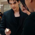 Phakphum Romsaithong Instagram - ,,, 💚🐝 ,,, ร่วมเฉลิมฉลองการเปิด GUERLAIN L’ART & LA MATIERE POP-UP STORE ใหม่ล่าสุด พร้อมเชิญท่านสัมผัสประสบการณ์สุดเลอค่ากับผลิตภัณฑ์น้ำหอมกลิ่นใหม่ล่าสุด TOBACCO HONEY และ LES EXTRAITS จากคอลเลกชั่นน้ำหอมชั้นสูง รับบริการ Fragrance Consultation และบริการนวดมือสุดพิเศษ จากผลิตภัณฑ์สกินแคร์ Guerlain พร้อมของขวัญพิเศษมากมายเมื่อช้อปผลิตภัณฑ์ตามเงื่อนไข ณ พื้นที่ LUXE HALL, M FLOOR, PARAGON DEPARTMENT STORE . . #Guerlain #GuerlainThailand #GuerlainxMile #ArtetMatière Siam Paragon