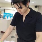 Phakphum Romsaithong Instagram - ,,, ขาดก็หาด เหลือก็แบ่ง:) ,,, 06/11/66 เมื่อวานหลังจากเสร็จงานจาก Siam Paragon ก็รีบไปที่สภากาชาดเลย (ก่อนรถจะติดจนใจจะขาด555) คลาดกันหลายที ไม่เจอกันนานมากเกินไปแล้ว พอมีจังหวะที่เหมาะก็มาเลยครับ😊 ถ้าใครมีโอกาสและสามารถให้เลือดได้ ชวนมาบริจาคเลือดเพื่อให้คนที่ต้องการนะครับ . . #AppreciateLife #SharingIsCaring สภากาชาติ ศูนย์โลหิตแห่งชาติ