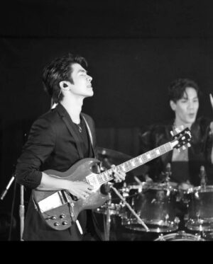 Phakphum Romsaithong Instagram - ,,, Guitar Guitar & Guitar ,,,

Someone Might Not Know How Crazy I Have For Guitars

📸Thx For Photos นะครับ:)