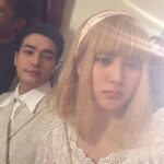 Phantira Pipityakorn Instagram - Selfie edition👩🏼? x ?(จำชื่อใครได้บ้าง) #นางทาสหัวทอง สาวสู้ชีวิตแต่ชีวิตสู้กลับ วันนี้ ตอนที่ ๑๖ มาแว้ววว! ดูย้อนหลังได้ที่ Netflix นะคับ