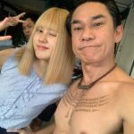Phantira Pipityakorn Instagram - Selfie edition👩🏼? x ?(จำชื่อใครได้บ้าง) #นางทาสหัวทอง สาวสู้ชีวิตแต่ชีวิตสู้กลับ วันนี้ ตอนที่ ๑๖ มาแว้ววว! ดูย้อนหลังได้ที่ Netflix นะคับ