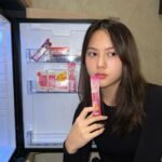 Phantira Pipityakorn Instagram - กินให้อร่อยขึ้นต้องลองเอาไปแช่ตู้เย็นค่ะ☃️💕 ผิวสวยด้วยอร่อยด้วย @blossnatura ✨ #วิตามินเข้มข้นผิวไข่มุก #blossnatura