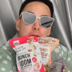 Pharanyu Rojanawuttitham Instagram - 🪽 ช็อปวันนี้แถมฟรี ตั๋วบุญขึ้นสวรรค์ 🧚‍♀️ 💛 อิ่มใจ สบายท้อง ได้บุญ ไปกับเห็ดอบกรอบ Munchroom กระตุกต่อมรับรสความอร่อย 😋 . ● สูตรเจ 4 รสชาติ - รสออริจินอล - รสบาร์บีคิว - รสงา - รสแกงเขียวหวาน #เห็ดนางฟ้าอบกรอบ Munchroom กรอบทุกชิ้น เต็มอิ่มทุกคำ นำมาอบกรอบ ไม่ใช้น้ำมัน อร่อยต๊าชทุกรส 🤩✨ 🍄 ไม่แป้ง ไม่ทอด 🍄 แคลน้อย ไขมันต่ำ คอเลสเตอรอลต่ำ 🍄โปรตีนสูง ไฟเบอร์สูงงงง 🍄 ทานเพลินได้ทั้งวัน 🍄 เด็กไม่ทานผัก ทานได้…. 🍄 ฟาร์มเห็ดคนไทย สด สะอาด ได้มาตรฐาน ซื้อ 1 ชิ้นในราคา 35 บาท (ไม่รวมค่าจัดส่ง) โปรพิเศษตอนนี้ 10 ซอง 350 แถมเห็ดทอดอบกรอบ 10 ซองไปเลยยยย จัดส่งฟรีทั่วประเทศ 🛒 Inbox หรือช้อปผ่าน Line ได้ที่ https://lin.ee/U5V8eQf _______________________ #Munchroom รับรองมาตรฐานจาก อย. Halal HACCP Codex และ GHP มีวางจำหน่ายที่ Big C , Tops Daily, Thailand postmart, Golden Place, Villa Market, กาแฟพันธุ์ไทย, ร้าน SCS (ดรัก สแควร์),ไปรษณีย์ไทยทุกสาขาทั่วประเทศ, Foodland Supermarket #เทศกาลกินเจ #กินเจกินใจ