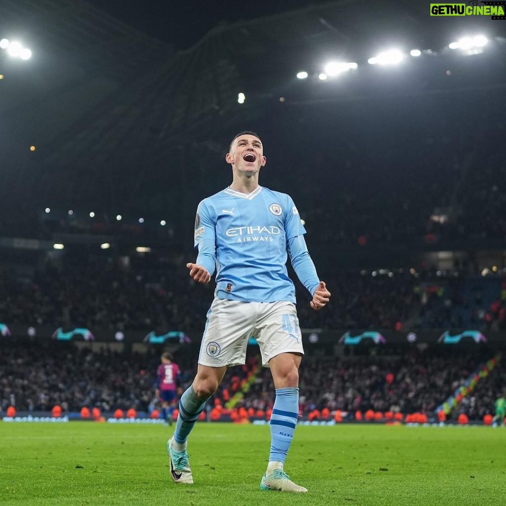 Phil Foden Instagram - Class night in the Champions League 👌🏻 We never give up 👊🏻🔵 Etihad Stadium