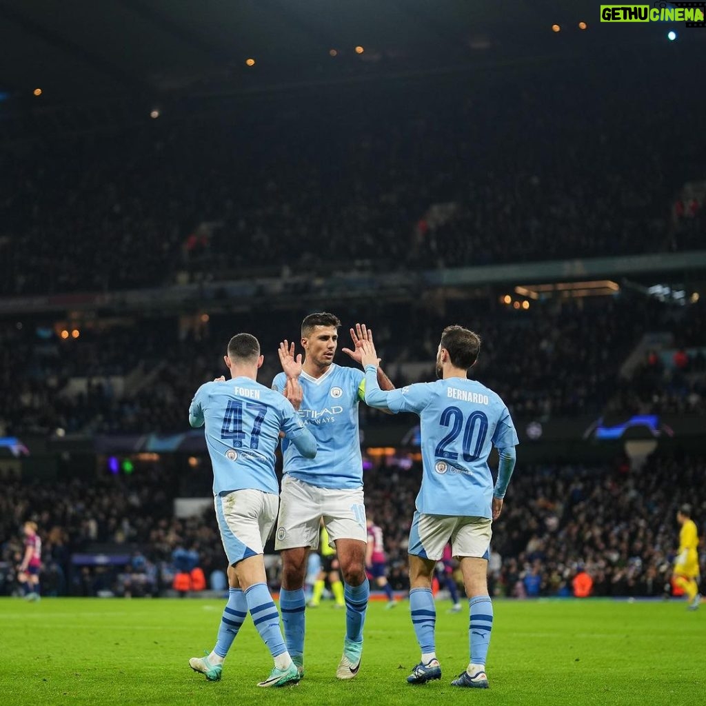 Phil Foden Instagram - Class night in the Champions League 👌🏻 We never give up 👊🏻🔵 Etihad Stadium