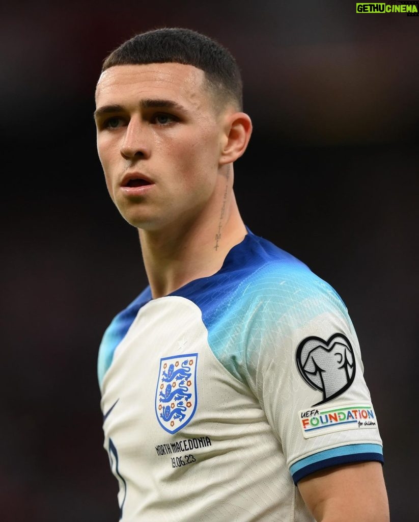 Phil Foden Instagram - Decent win to finish the season 💪🏻🏴󠁧󠁢󠁥󠁮󠁧󠁿 Congrats on your first hat-trick @bukayosaka87 and for your first @england goal @kalvinphillips 👏🏻👏🏻