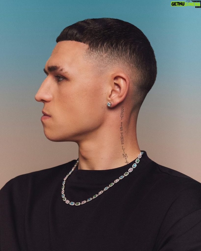 Phil Foden Instagram - Layering up w @cernucci jewellery this summer ☀️💧