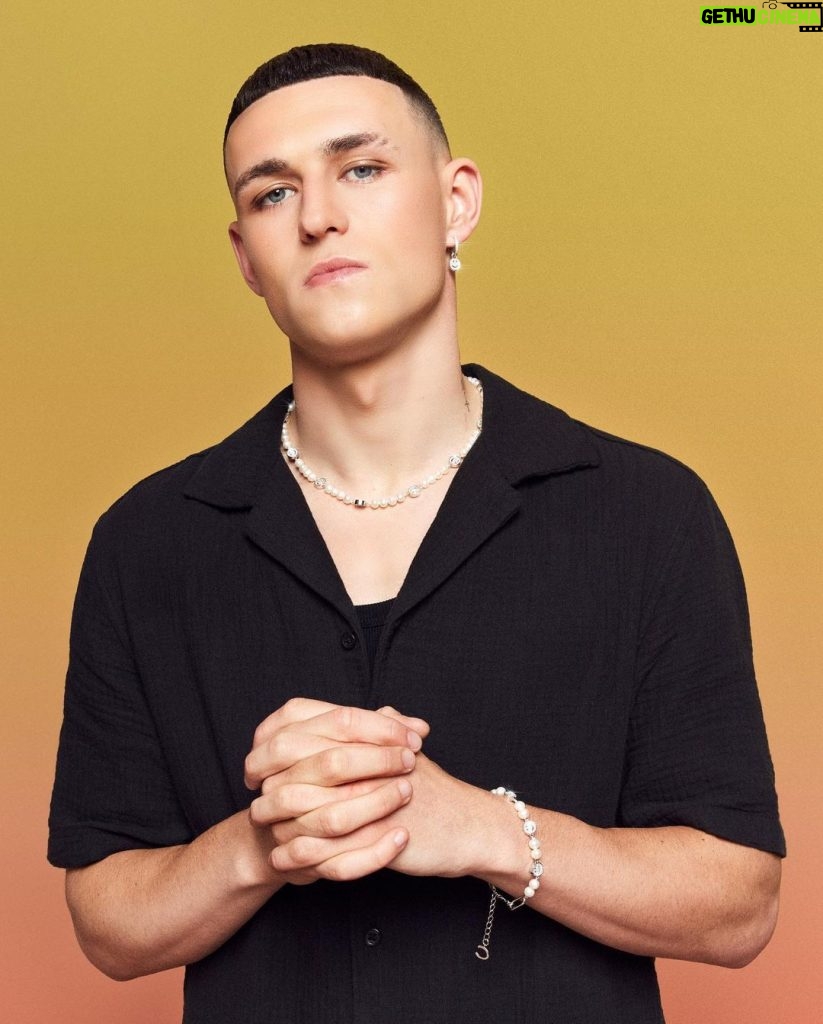 Phil Foden Instagram - Layering up w @cernucci jewellery this summer ☀️💧