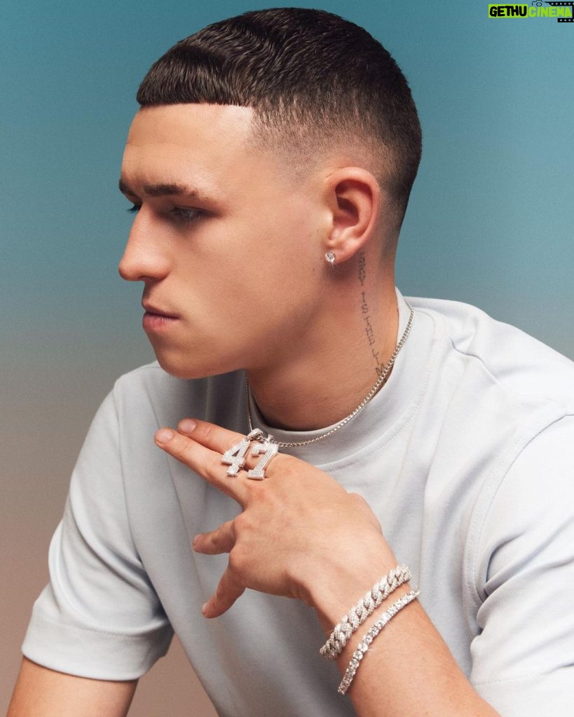 Phil Foden Instagram - Layering up w @cernucci jewellery this summer ☀️💧