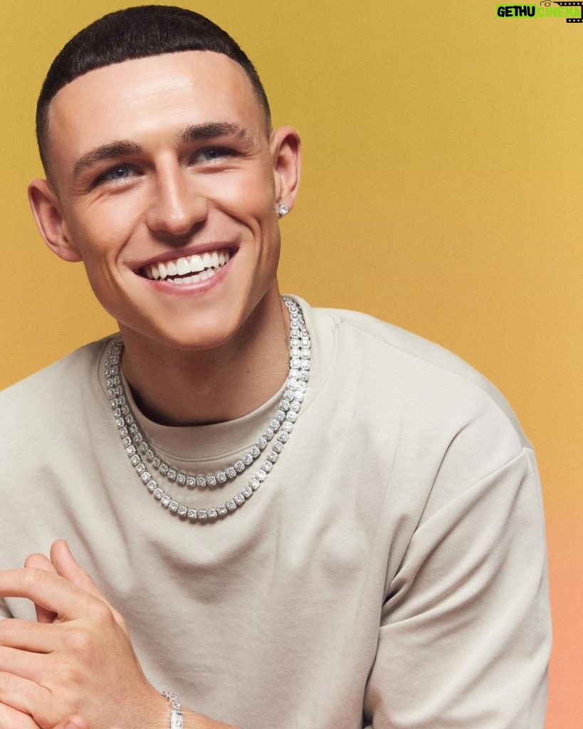Phil Foden Instagram - Layering up w @cernucci jewellery this summer ☀️💧
