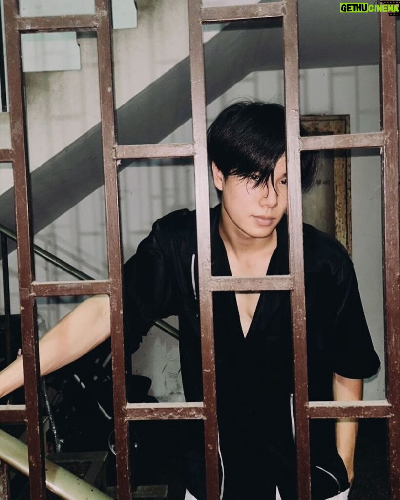 Phuwin Tangsakyuen Instagram - imprisoned 🔒