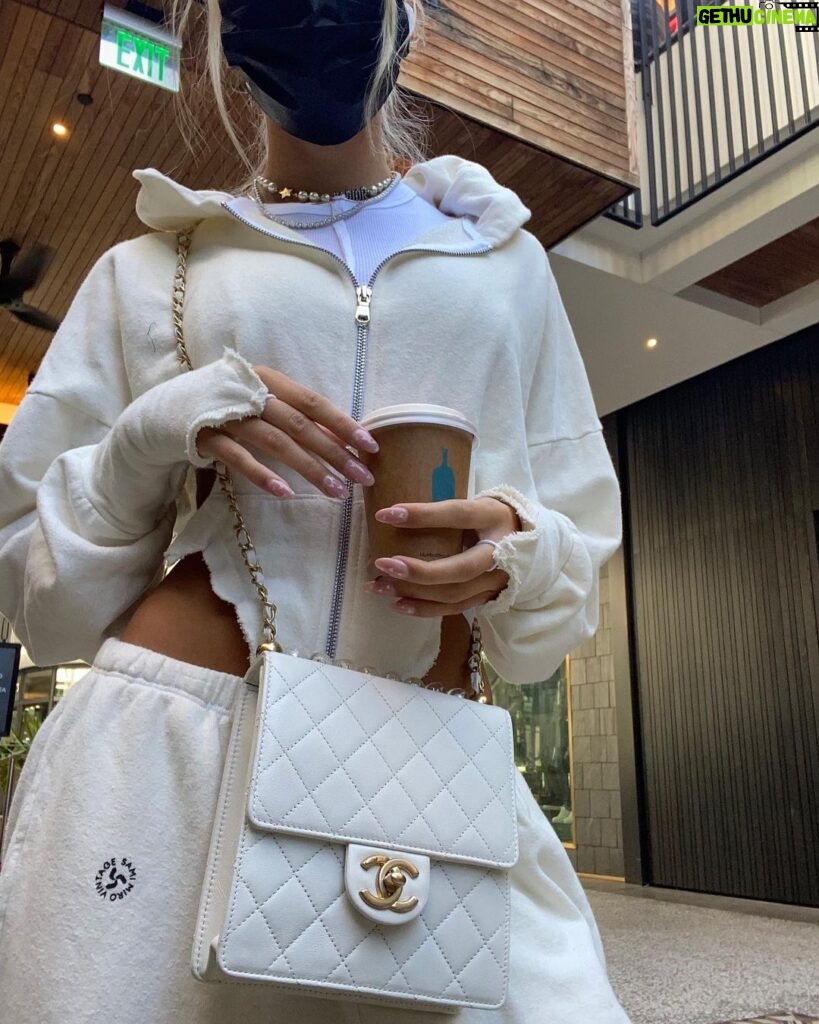 Pia Mia Instagram - good morning 🧚🏼 Los Angeles, California