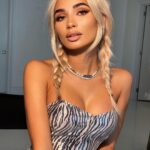Pia Mia Instagram - soft glam for filming today 🖤🎥 been super into simple braids lately and we found my favorite nude lip combo 🌹 Los Angeles, California