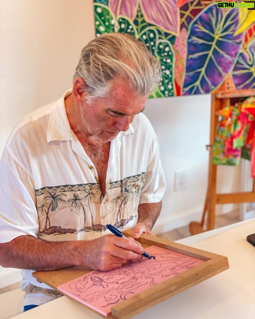 Pierce Brosnan Instagram - Making lino cut at my friend @michalarts_com studio. Michal’s art work and fabrics radiate the beauty of Kauai. © Pierce Brosnan #piercebrosnanart
