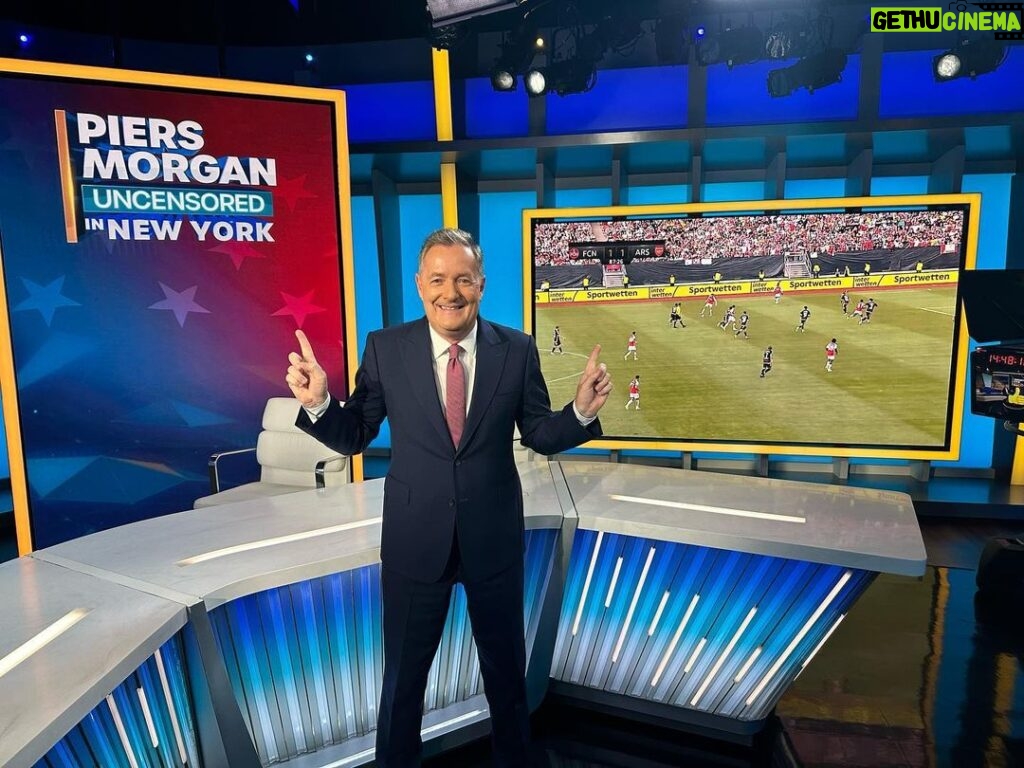 Piers Morgan Instagram - Got to work today to find my brilliant US crew had arranged for the Arsenal game to be on the studio screen for me to watch before taping @piersmorganuncensored - thanks guys! ⚽️ 😍 Manhattan, New York