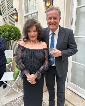 Piers Morgan Instagram - The birthday girl! 
Lovely dinner to celebrate the great Dame @joancollinsdbe , who as usual looked younger than me, and infinitely more glamorous.