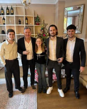 Piers Morgan Instagram - Merry Christmas from the Morgan squad! 🎄