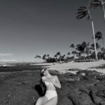 Pietra Quintela Instagram – vivendo um filme com essa trilha sonora <3 
🎶🌅🖖🏼🌺🌊👙🌴
#hawaii Kona, Big Island, Hawaii