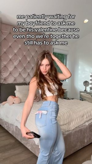 Piper Rockelle Instagram - hurry up already 🌹🧸💘 

#girl #love #funny