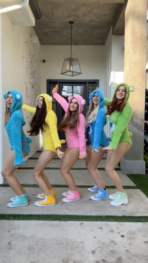 Piper Rockelle Instagram - our tails are too cute though 🌈☀️☘️💫⛈️ 

#friends #girl #dance
