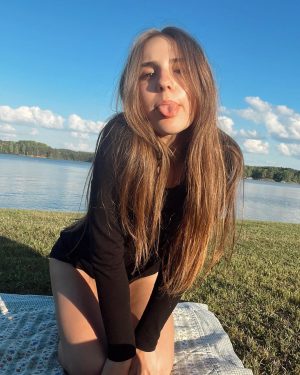 Piper Rockelle Instagram - lake o’clock ⛵️⛅️⚓️