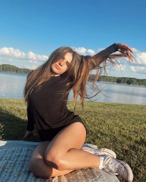 Piper Rockelle Instagram - lake o’clock ⛵️⛅️⚓️