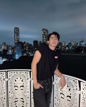 Pirapat Watthanasetsiri Instagram - 😶‍🌫️ cr. @mixxiw
