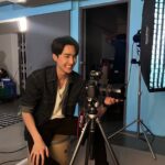 Pirapat Watthanasetsiri Instagram - 1 2 3 เอ้าเย้มมมม 🤎 #ploysyearbook #หนังสือรุ่นพลอย #GMMTV #snap25production