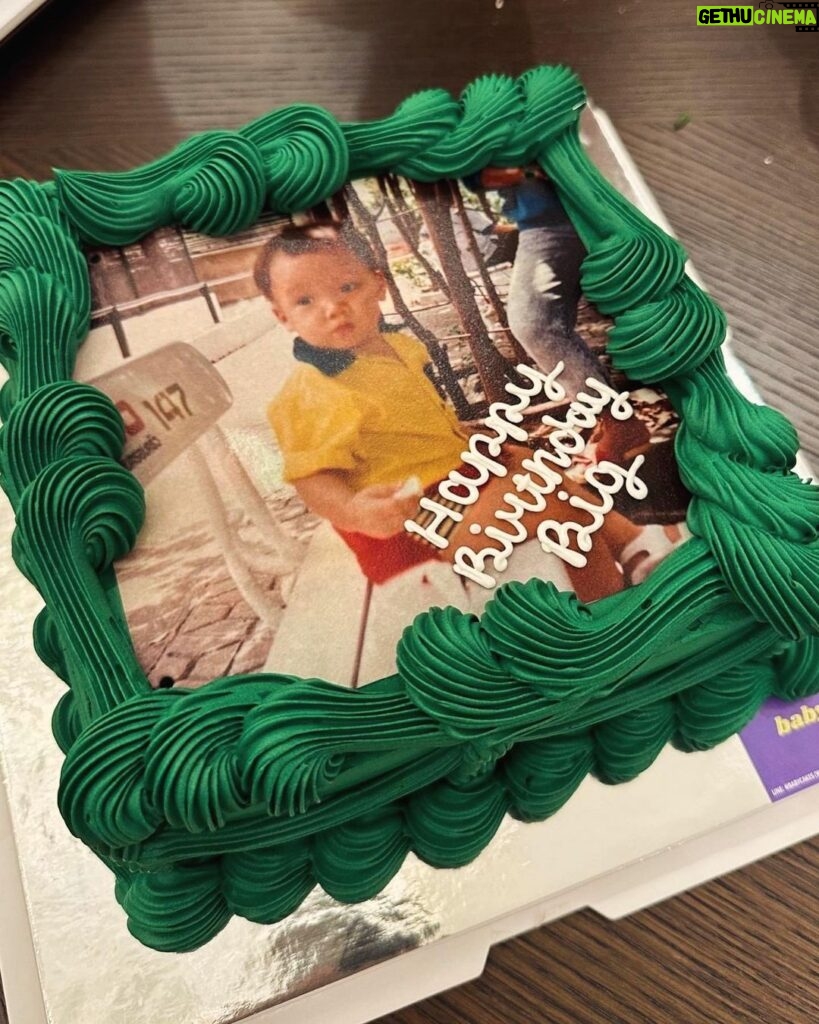 Pitchanart Sakakorn Instagram - Happy B Fam ♥️🎂🫶🏻🎉 กินข้าวเป่าเค้กที่บ้านตลอดทั้งเดือนนี้! @big_akarawatt @boss_nattanee @thebank_ros 🎂🎂🎂