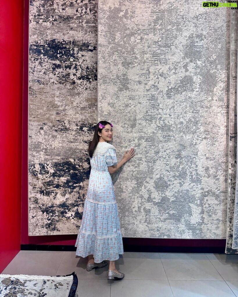 Pitchanart Sakakorn Instagram - ซื้อพรมเข้าบ้านใหม่(เรือนหอ)จ้าาา เมย์เลือก @express_carpet ♥️ CDC Crystal Desing Center
