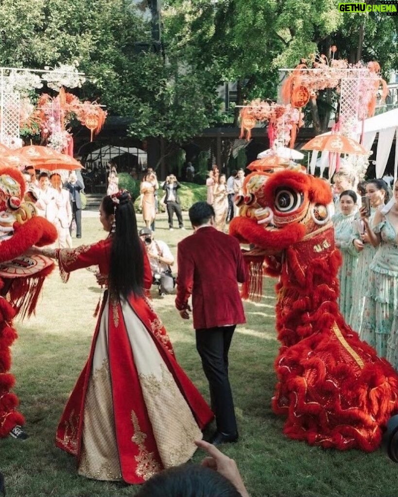 Pitchanart Sakakorn Instagram - 新正如意, 新年发财 ซินเจียหยู่อี่ ซินนี้ฟาไฉ 🧧♥️ Happy Chinese New Year ขอให้ทุกท่านเฮงๆรวยๆกันตลอดปีเลยนะคะ🙏 ปล.เอารูปแต่งงานมาลง จีนกว่านี้ไม่มีอีกแล้ว #ก็ว่าจะไม่รัก