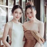 Pitchanart Sakakorn Instagram - งานเช้า เมย์ไม่ขออะไรมาก ขอธีมจีน อยากใส่ชุดจีนโบราณมีปิ่นปักผม @oatcouture_dresses @verde.th.official ขอจัดงานในสวน นั่งเกี้ยว มีสิงโต น้ำตาลปั้น เกาลัด พัดจีน ของเล่นป๋องแป๋ง ทุกอย่างที่มาประดับต้องจีน เวทีขอเพ้นท์ภาพวาดลายมังกรและหงษ์ และขอพี่คนนี้ทำเท่านั้นนะคะ @suntipong101 อาหารว่าง ติ่มซำขอซาลาเปาเชฟแมน และอาหารเที่ยงเลี้ยงแขกขอต้องอร่อยมากค่ะ @chefmanrestaurant @mamaison.nailert ชุดเพื่อนเจ้าสาวขอผ้าพิมพ์ลายดอกไม้สีเขียวออกแบบลายใหม่โดยเฉพาะ มีโบว์และปักอักษรเมย์บิ๊ก ให้ @flat2112 ทำค่ะ พิธีกรขอพูดภาษาจีนได้ และขอเป็นได๋เท่านั้นนะคะ @ladydna ช่างแต่งหน้าขอทีมน้องฉัตร @nongchat และวงดนตรีขอ @bitter.bros เท่านั้นค่ะ เมื่ิอเค้าถามว่าชอบอะไร อยากได้อะไรบ้าง เราก็ขอไปเรื่ิอย แบบไม่คิดว่า เมื่อมานั่งเขียนเป็นข้อๆ แล้วมันจะเยอะขนาดนี้!🫣🫣🫣 ขอบคุณทีมลูกรัก @mahassajan_wedding ที่คอยประสานทุกอย่างที่เมย์เลือกที่เมย์ขอ แบบเดินเข้างานแล้วตกใจ นี่เราเป็นคน(ดีเทล)เยอะขนาดนี้เลยหรอเนี่ย ซึ่งพวกนางก็หามาให้ได้ครบหมดแบบ ว้าวมากเลยค่ะ👍🏻😬😘 สถานที่คุยง่าย @nailertpark_heritagehome ขอกราบขอบพระคุณทุกท่านที่น่ารักและใจดี แบบว่าติดต่อใครไม่มีปฏิเสธเลย ลดแลกแจกฟรี มาด้วยความเต็มใจ และทำให้สิ่งที่เมย์ฝันไว้เป็นจริง ขอบคุณทุกคนมากๆนะคะ 🫶🏻♥️😘🙏 #ก็ว่าจะไม่รัก และทีมกล้องที่กดชัตเตอร์กันสู้ตายตั้งแต่เช้ามืด เอาจริงตอนนี้รูปสวยเยอะมาก เลือกไม่ถูกเลยค่ะ 📸 @sixtysix @sixtysixvisual @namtao_studio @bluezuriphoto @myhousewedding 📹 @rockhoundd Nailert Heritahe park