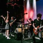 Pitty Instagram - tava lindo, aquela saudade do RJ, energia absurda. geral pertinho e cantando alto, vibrando junto, obrigada! infelizmente, pelo volume de chuva absurdo e pelo impacto causado na parte técnica tivemos que encerrar 15 minutos antes do previsto. a segurança de vocês é mais importante do que qualquer coisa pra nós. ✊💜 fiz questão de falar ao vivo, reitero aqui. ate jah, amores #ACNXX 📸 @stephaniexhahne
