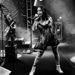 Pitty Instagram - tava lindo, aquela saudade do RJ, energia absurda. geral pertinho e cantando alto, vibrando junto, obrigada! infelizmente, pelo volume de chuva absurdo e pelo impacto causado na parte técnica tivemos que encerrar 15 minutos antes do previsto. a segurança de vocês é mais importante do que qualquer coisa pra nós. ✊💜 fiz questão de falar ao vivo, reitero aqui. ate jah, amores #ACNXX 📸 @stephaniexhahne