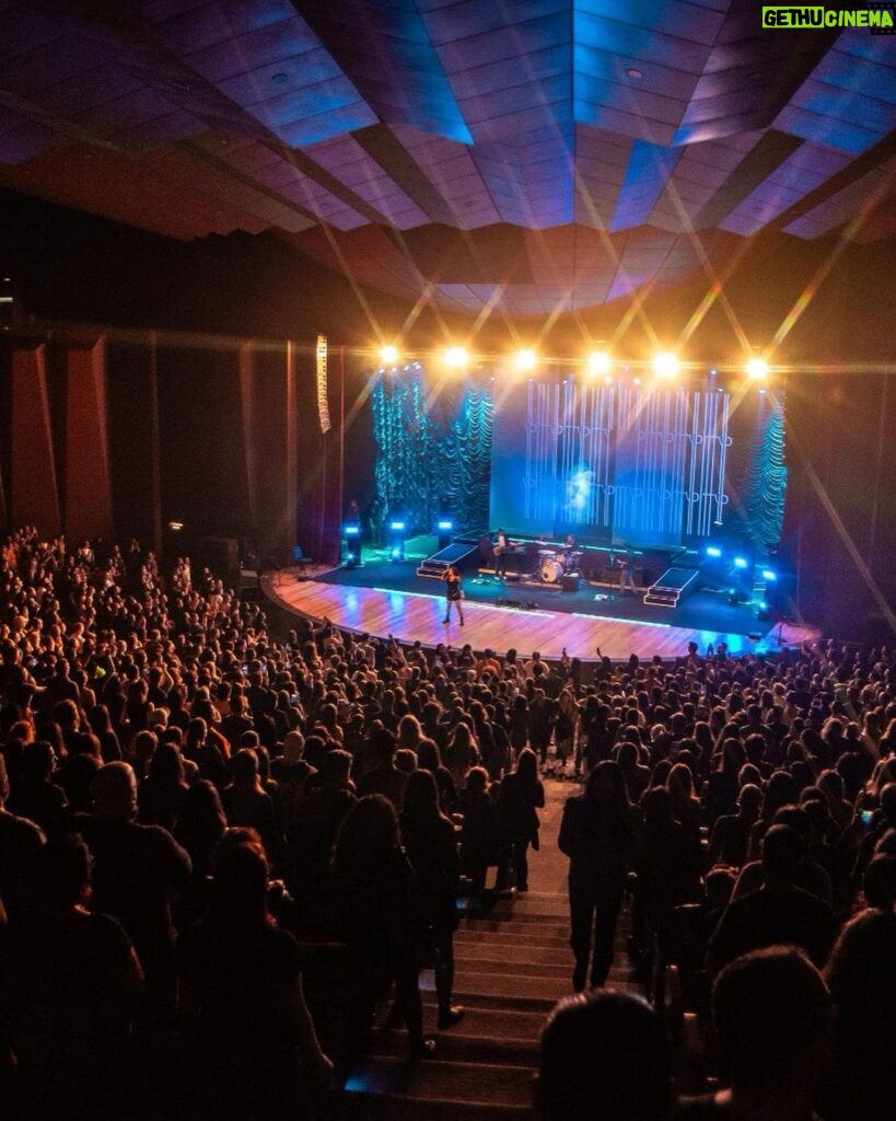 Pitty Instagram - Curitiba, terceiro sold out do ano, coisa mais incrível essa plateia 💜✊ #ACNXX (ps- proibidão da penúltima foto no stories 🤐) 📸: @stephaniexhahne