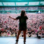 Pitty Instagram - domingo e a gente tava como? estádio lotado em Curitiba 🔥 #IWBT 📸 @stephaniexhahne Curitiba, Brazil