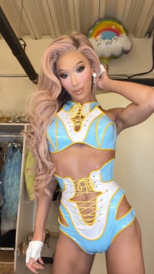 Plastique Tiara Instagram - Back at it
•
Fit by @michaelbrambila