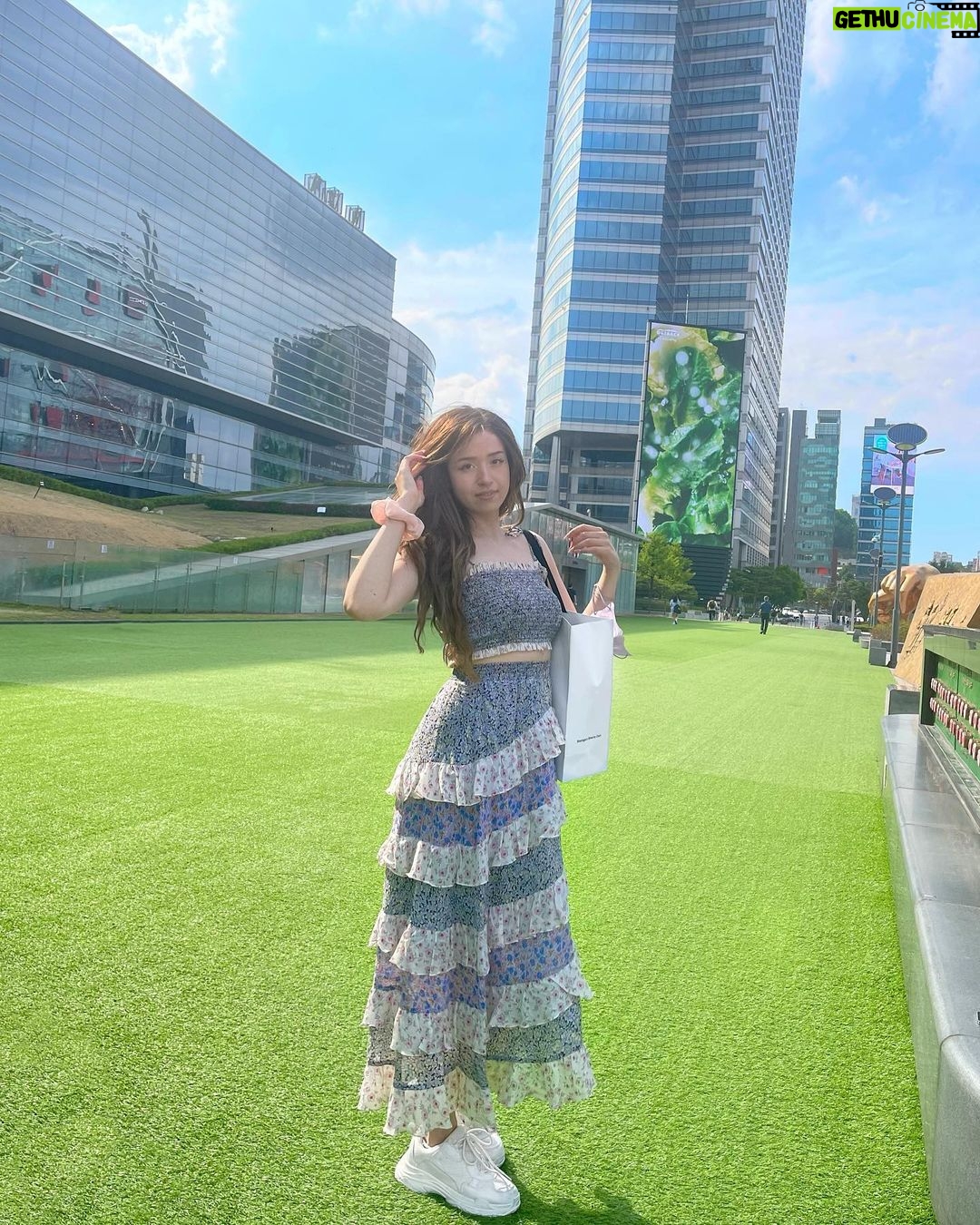 Pokimane Instagram – going shopping, you want anything? ☺️ Seoul, Korea ...