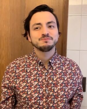 Pollo Castillo Instagram - Eramos felices y no lo sabíamos. 
Cuantos asi? 
cuantos con ganas de volver a la normalidad y salir de las cavernas. Vuelve a la normalidad y deja la involución con @oldspicela #noseascavernícola #ad
