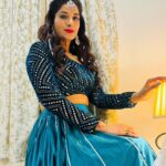 Poonam Dubey Instagram - ढूँढो ख़ुशी पहले ख़ुद के अंदर , दुनिया में ग़म तो तमाम मिलेंगे। दर्द में जो शामिल हो वही सच्चा यार, महफ़िल में तो दोस्त हज़ार मिलेंगे॥ ….. #poonamdubey #thoughtoftheday #stayblessed #staypositive 🫶😘🤗❤️🧿 Mumbai, Maharashtra